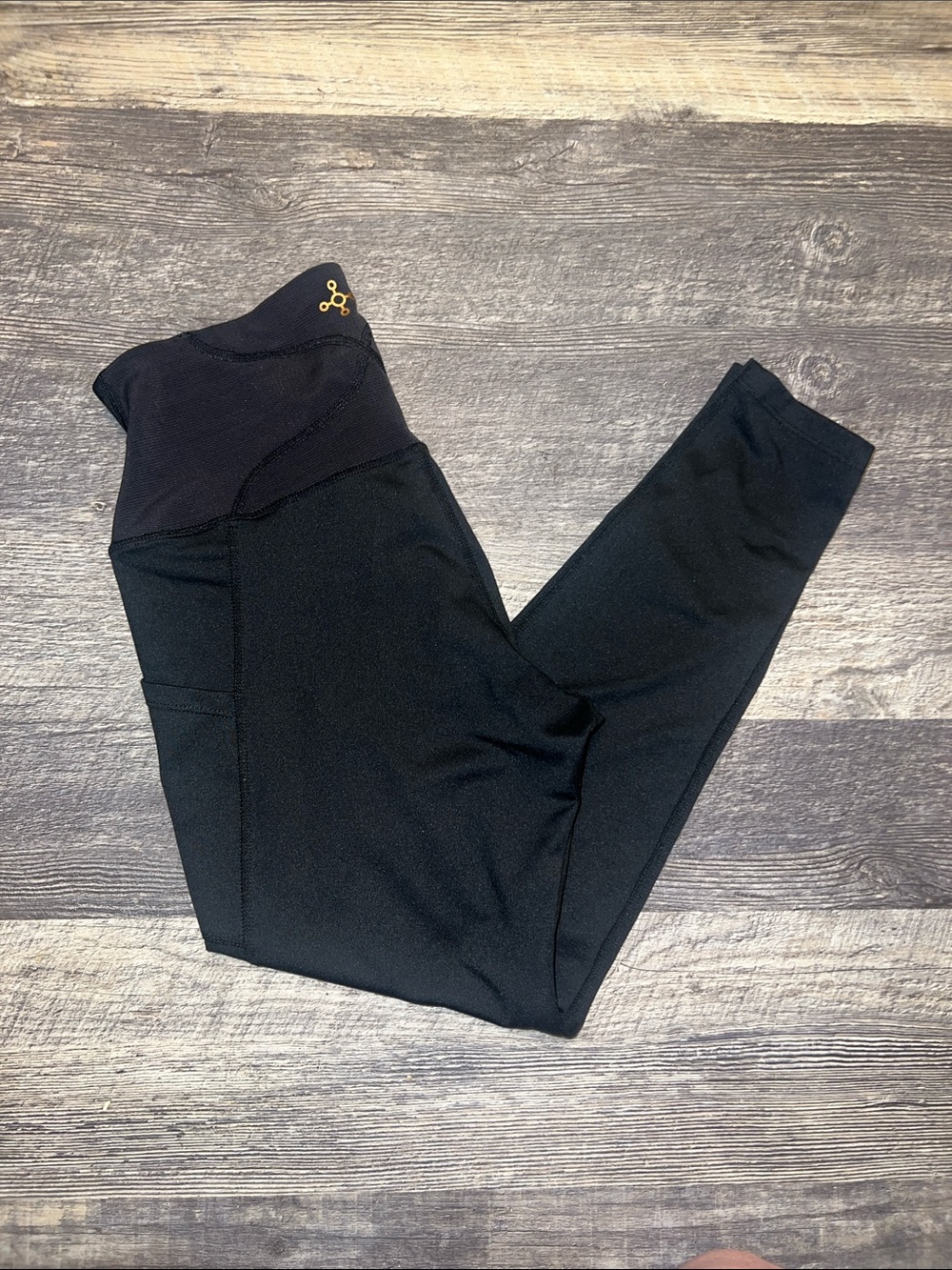 High-Rise Black Performance Leggings with Subtle Gold Accent
